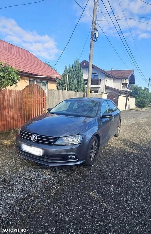 Gri Utilizat 2018 VW Jetta Trendline Berlinǎ | 8.900 EUR (Preț OK) - Imagine 1/4
