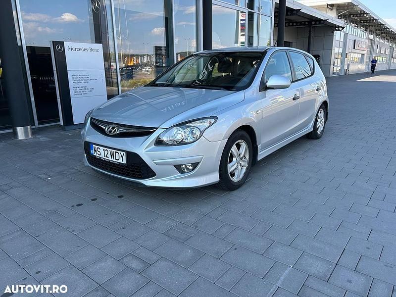 Gri Utilizat 2011 Hyundai i30 Comfort | 4.300 EUR (Puțin scump) - Imagine 1/4
