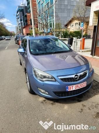 Albastru Utilizat 2011 Opel Astra Break | 3.193 EUR (Preț OK) - Imagine 1/4