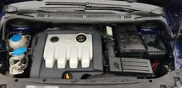 Second-hand VW Touran 105 CP (77 kW) 2005 Albastru Monovolum