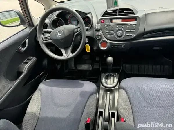 Second-hand Honda Jazz 99 CP (72 kW) 2011 Maro Hatchback