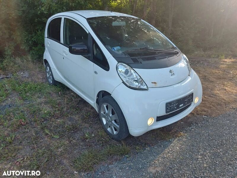 Alb Utilizat 2011 Peugeot iON Active Hatchback | 2.999 EUR - Imagine 1/4