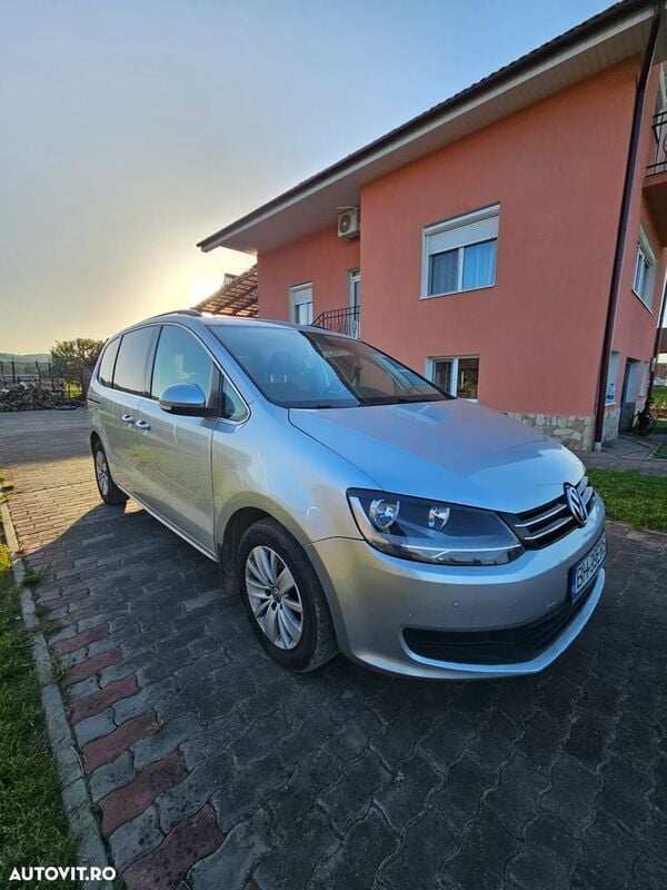 Second-hand VW Sharan Trendline 140 CP (102 kW) 2010 Gri Monovolum