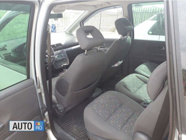 Second-hand VW Sharan 115 CP (84 kW) 2003 Gri Monovolum