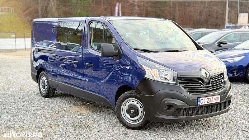 Second-hand Renault Trafic Komfort 115 CP (84 kW) 2015 Culoarealbastru Monovolum