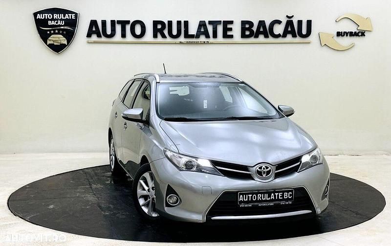 Second-hand Toyota Auris 90 CP (66 kW) 2013 Gri Hatchback