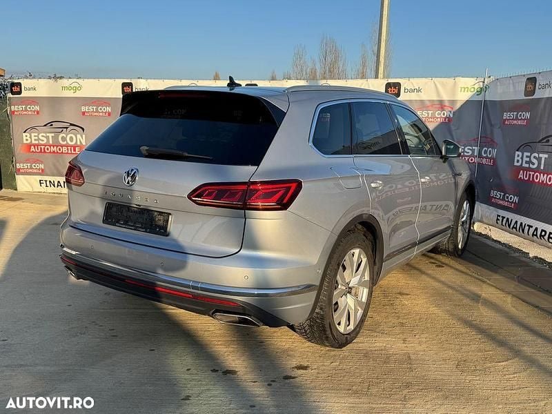 Second-hand VW Touareg Elegance 286 CP (210 kW) 2018 Culoareargint SUV