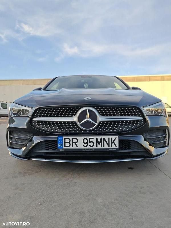 Culoarenegru Utilizat 2019 Mercedes CLA220 AMG line Berlinǎ | 33.499 EUR (Preț OK) - Imagine 1/4