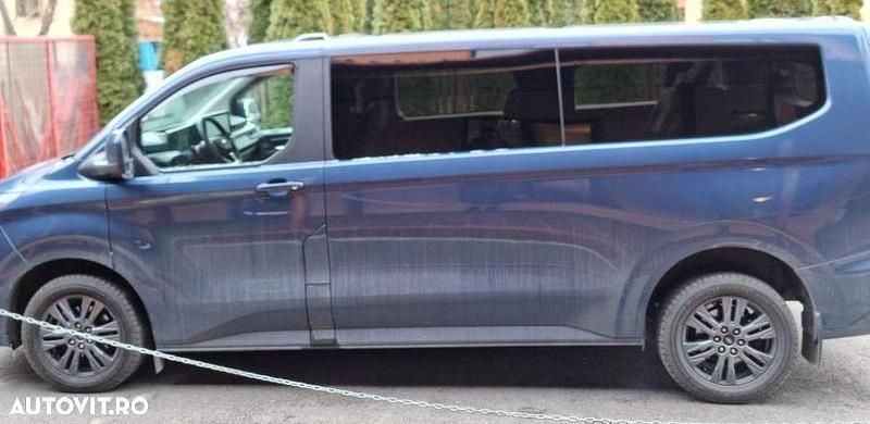 Second-hand Ford Tourneo Titanium 170 CP (125 kW) 2024 Culoarealbastru Van
