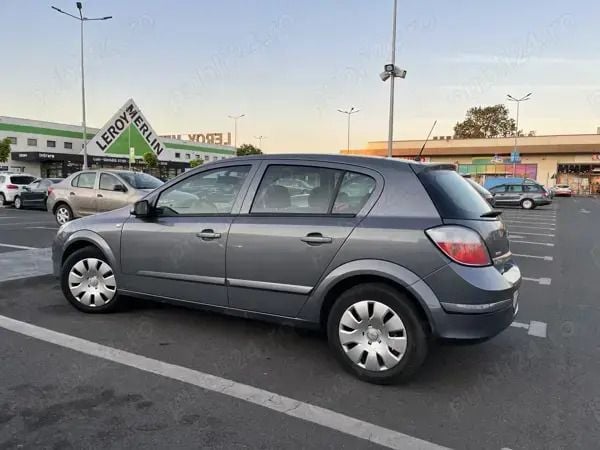 Gri Utilizat 2005 Opel Astra Hatchback | 2.200 EUR (Preț OK) - Imagine 1/4