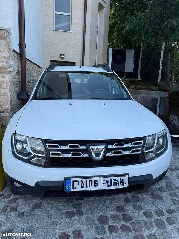 Alb Utilizat 2016 Dacia Duster SUV | 9.600 EUR (Preț OK) - Imagine 1/4