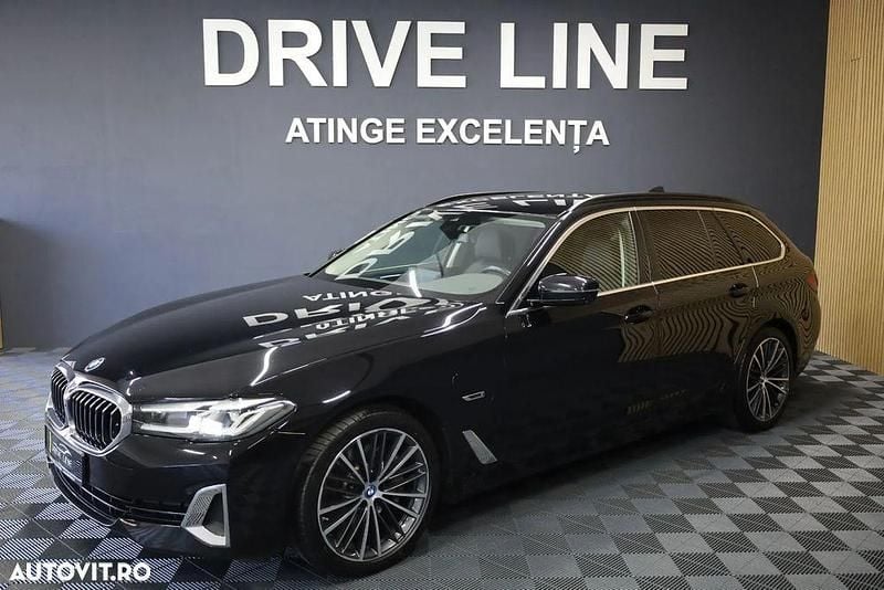 Culoarenegru Utilizat 2022 BMW 530e Luxury Line Break | 30.484 EUR (Preț bun) - Imagine 1/4