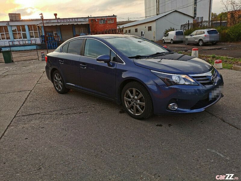 Second-hand Toyota Avensis 124 CP (91 kW) 2012 Gri Berlinǎ
