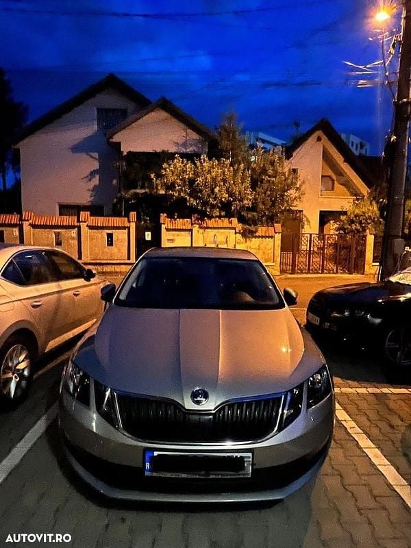 Gri Utilizat 2019 Skoda Octavia Active Hatchback | 12.500 EUR (Preț bun) - Imagine 1/4