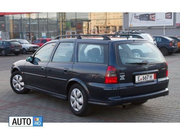 Second-hand Opel Vectra 100 CP (73 kW) 2002 Albastru Break
