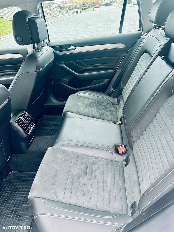 Culoarealb Utilizat 2022 VW Passat Highline Break | 14.750 EUR (Preț bun) - Imagine 1/4