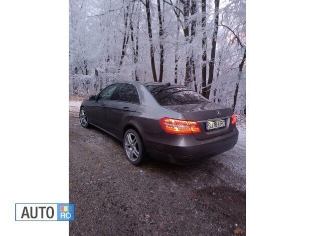 Second-hand Mercedes E200 136 CP (100 kW) 2011 Gri Berlinǎ