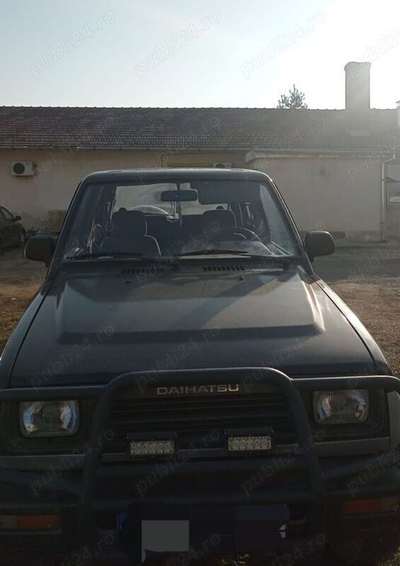 Utilizat 1992 Daihatsu Rocky SUV | 2.350 EUR - Imagine 1/4