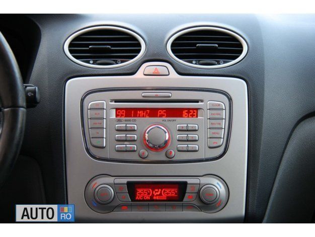 Second-hand Ford Focus 101 CP (74 kW) 2008 Albastru marin Hatchback