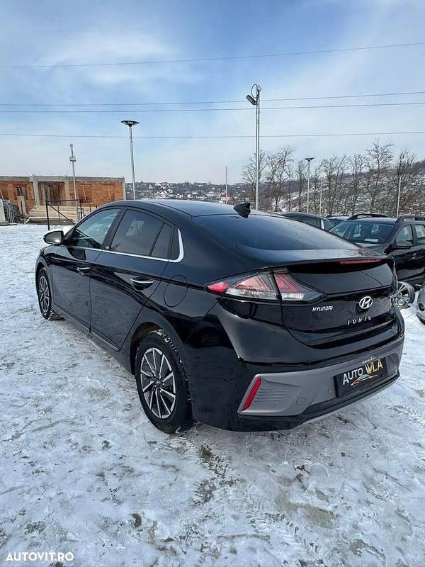 Second-hand Hyundai Ioniq Premium 100 kW (136 CP) 2021 Culoarenegru Hatchback