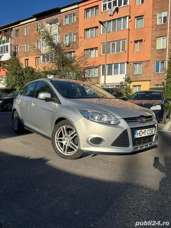 Utilizat 2011 Ford Focus Hatchback | 4.000 EUR (Preț OK) - Imagine 1/4