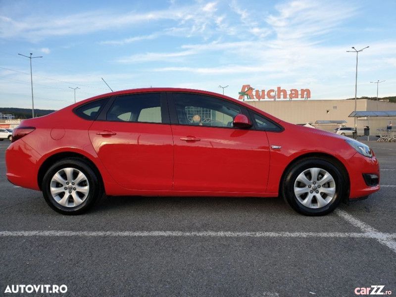 Second-hand Opel Astra Enjoy 140 CP (102 kW) 2018 Rosu Berlinǎ