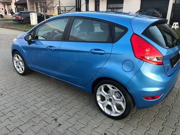 Second-hand Ford Fiesta Trend 70 CP (51 kW) 2010 Albastru Hatchback