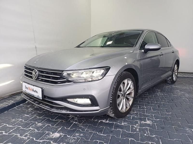 Gri mediu normal Utilizat 2021 VW Passat Comfortline Berlinǎ | 16.000 EUR (Preț bun) - Imagine 1/4