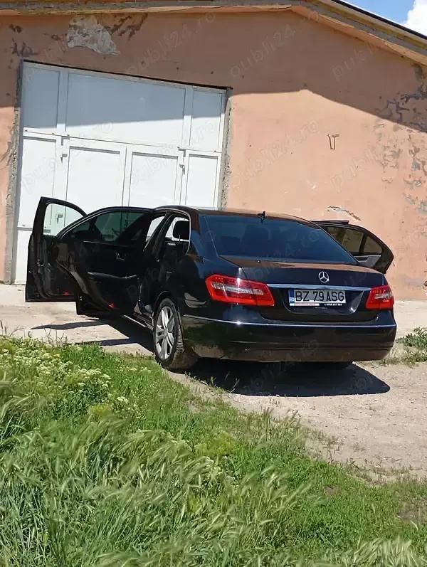Negru Utilizat 2010 Mercedes E200 Berlinǎ | 7.000 EUR (Preț OK) - Imagine 1/4
