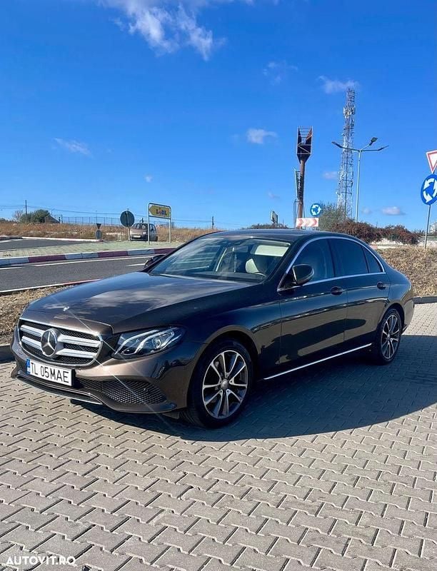 Culoaremaro Utilizat 2017 Mercedes E220 Berlinǎ | 21.000 EUR (Preț OK) - Imagine 1/4