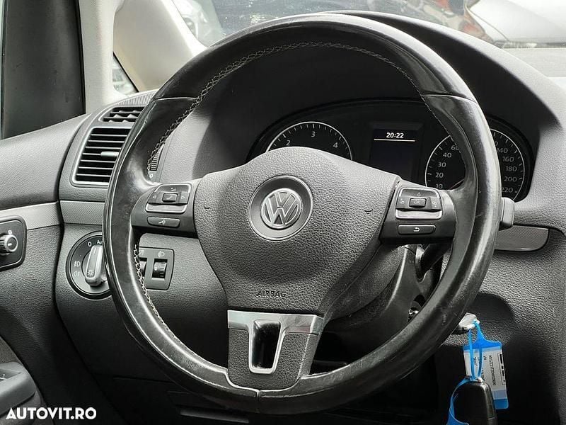 Second-hand VW Touran Match 105 CP (77 kW) 2012 Culoarealbastru Monovolum