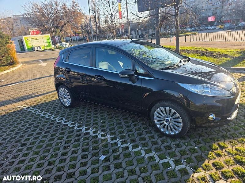 Second-hand Ford Fiesta Titanium 68 CP (50 kW) 2009 Culoarenegru Hatchback