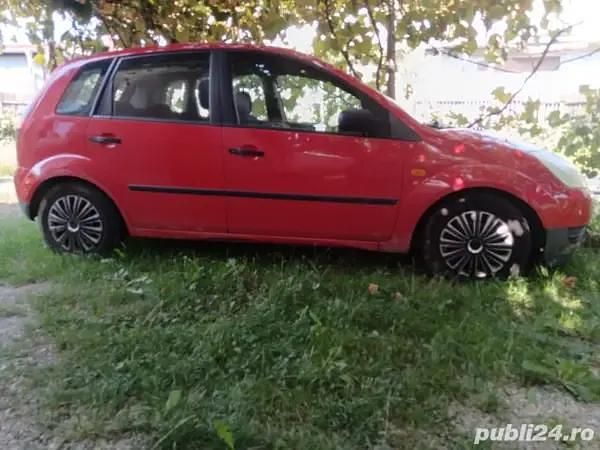 Rosu Utilizat 2005 Ford Fiesta Hatchback | 2.459 EUR (Scump) - Imagine 1/2