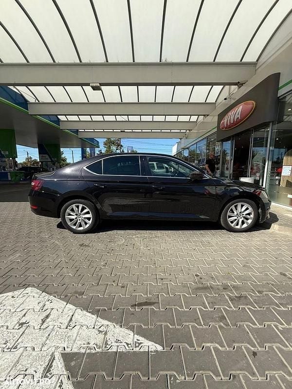 Culoarenegru Utilizat 2018 Skoda Superb Active Berlinǎ | 11.900 EUR (Preț bun) - Imagine 1/4