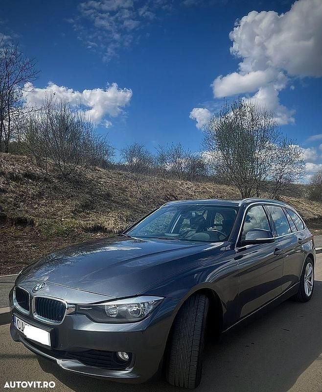 Culoareargint Utilizat 2012 BMW 318 Comfort Edition Break | 7.200 EUR (Scump) - Imagine 1/4