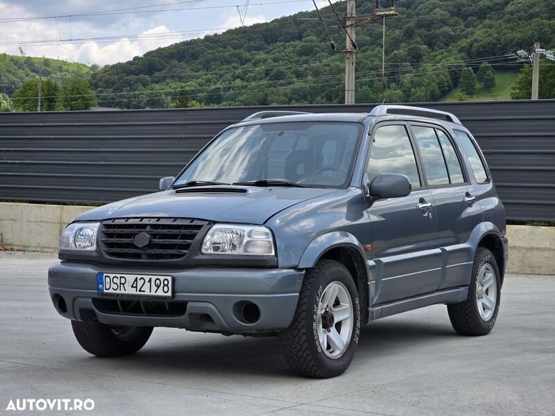 Gri Utilizat 2005 Suzuki Grand Vitara Limited SUV | 3.950 EUR (Preț bun) - Imagine 1/4