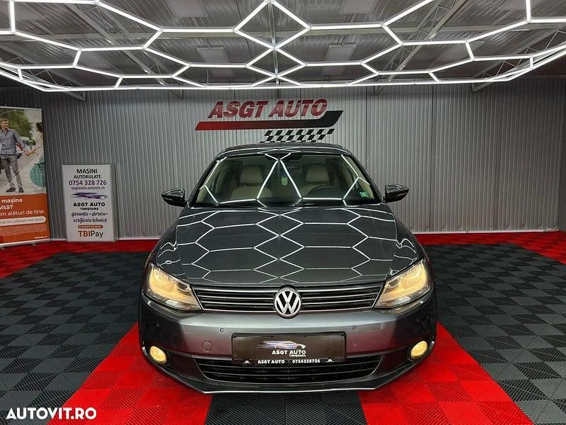 Second-hand VW Jetta 105 CP (77 kW) 2011 Culoaregri Hatchback