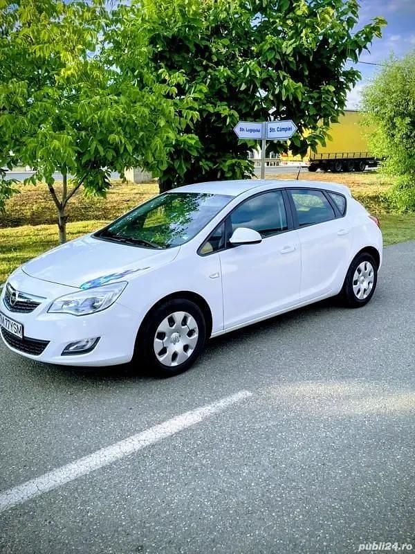 Utilizat 2012 Opel Astra Hatchback | 3.500 EUR (Preț OK) - Imagine 1/4