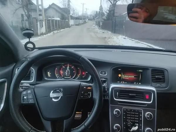 Negru Utilizat 2015 Volvo V60 Break | 8.500 EUR (Preț bun) - Imagine 1/4