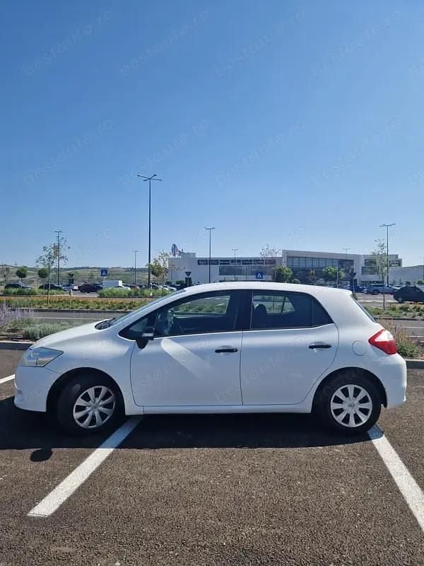 Culoarealb Utilizat 2012 Toyota Auris Terra Hatchback | 5.500 EUR (Preț OK) - Imagine 1/4