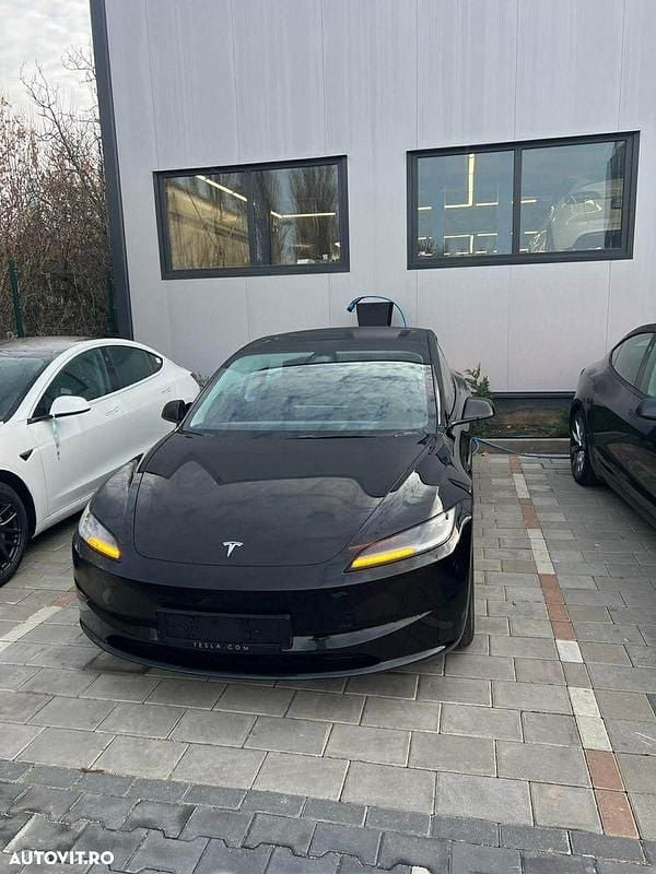 Culoarenegru Utilizat 2024 Tesla Model 3 Long Range AWD Berlinǎ | 40.000 EUR (Puțin scump) - Imagine 1/1