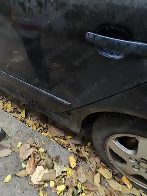 Second-hand Skoda Fabia 101 CP (74 kW) 2002 Negru Berlinǎ