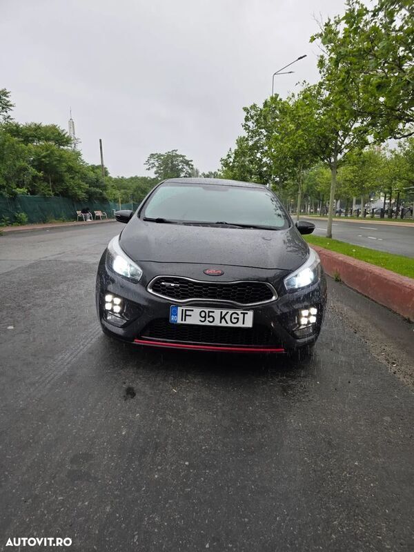 Negru Utilizat 2015 Kia Ceed GT Hatchback | 13.500 EUR - Imagine 1/4