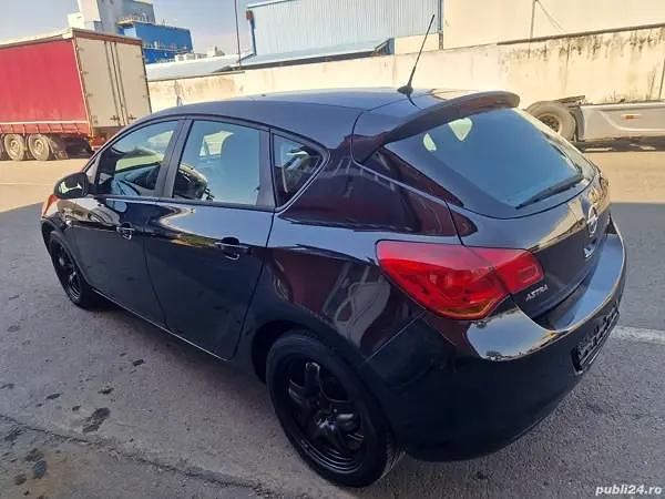 Second-hand Opel Astra 100 CP (73 kW) 2013 Berlinǎ