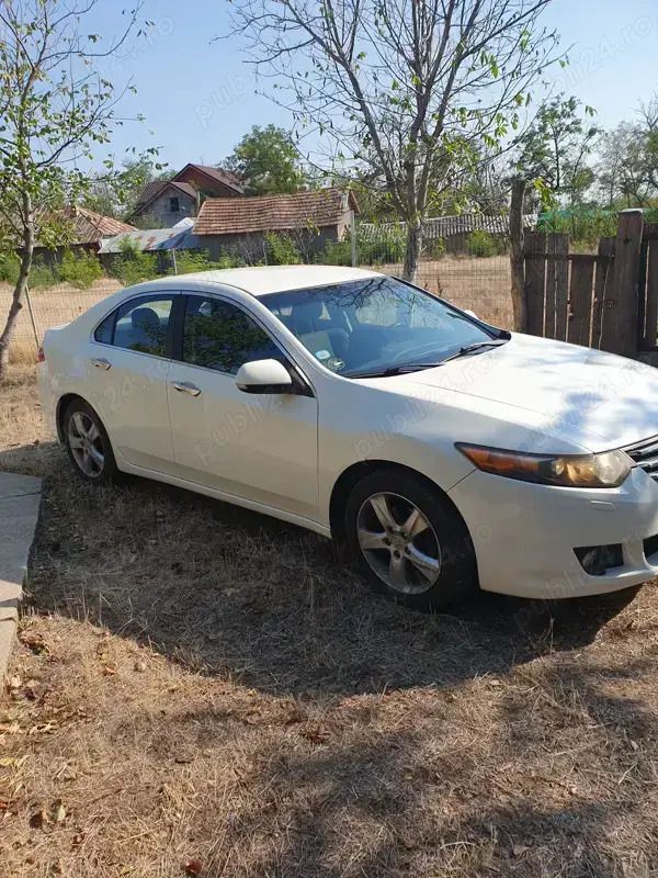 Alb Utilizat 2010 Honda Accord Elegance Berlinǎ | 8.800 EUR - Imagine 1/4