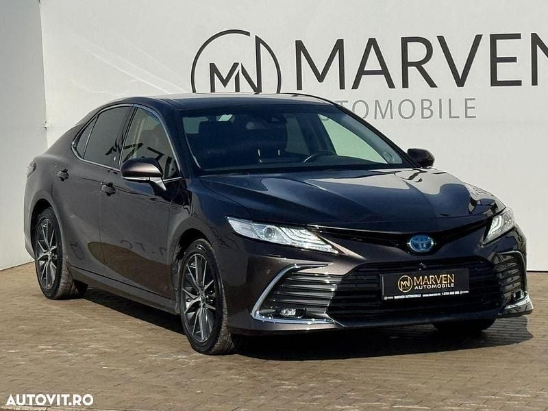 Second-hand Toyota Camry Luxury 218 CP (160 kW) 2022 Culoaremaro Berlinǎ