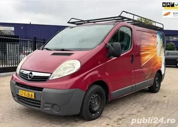Alb Utilizat 2007 Opel Vivaro Van | 4.500 EUR (Preț OK) - Imagine 1/4