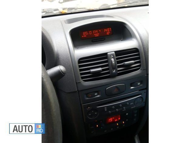 Argintiu Utilizat 2007 Renault Symbol Berlinǎ | 1.750 EUR (Preț OK) - Imagine 1/4