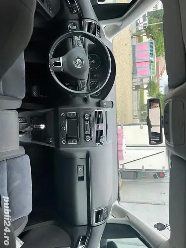 Negru Utilizat 2011 VW Touran Monovolum | 8.000 EUR (Preț OK) - Imagine 1/4