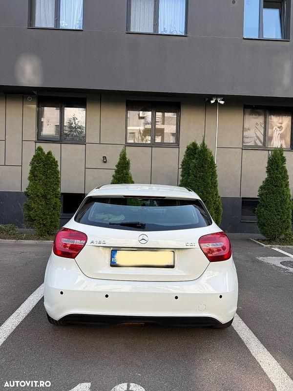 Culoarealb Utilizat 2015 Mercedes A160 Hatchback | 8.000 EUR (Preț bun) - Imagine 1/4